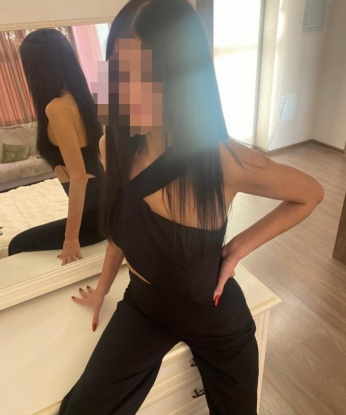 Со мной ты окунешься в океан наслаждения, полный эмоций и глубоких ощущений. Я знаю, как создать атмосферу идеального вечера, чтобы ты почувствовал себя по-настоящему специальным. У меня есть множество секретов, чтобы доставить тебе настоящее блаженство. Мои услуги - всегда индивидуальны и находятся под знаком абсолютной конфиденциальности. Не теряй время, доверься моим магическим рукам и позволь мне показать тебе невероятный мир наслаждения. Жду тебя в своей уютной и романтичной обитель в Москве 😉🌹 Фото и отзывы доступны по запросу. 8593, 25 лет